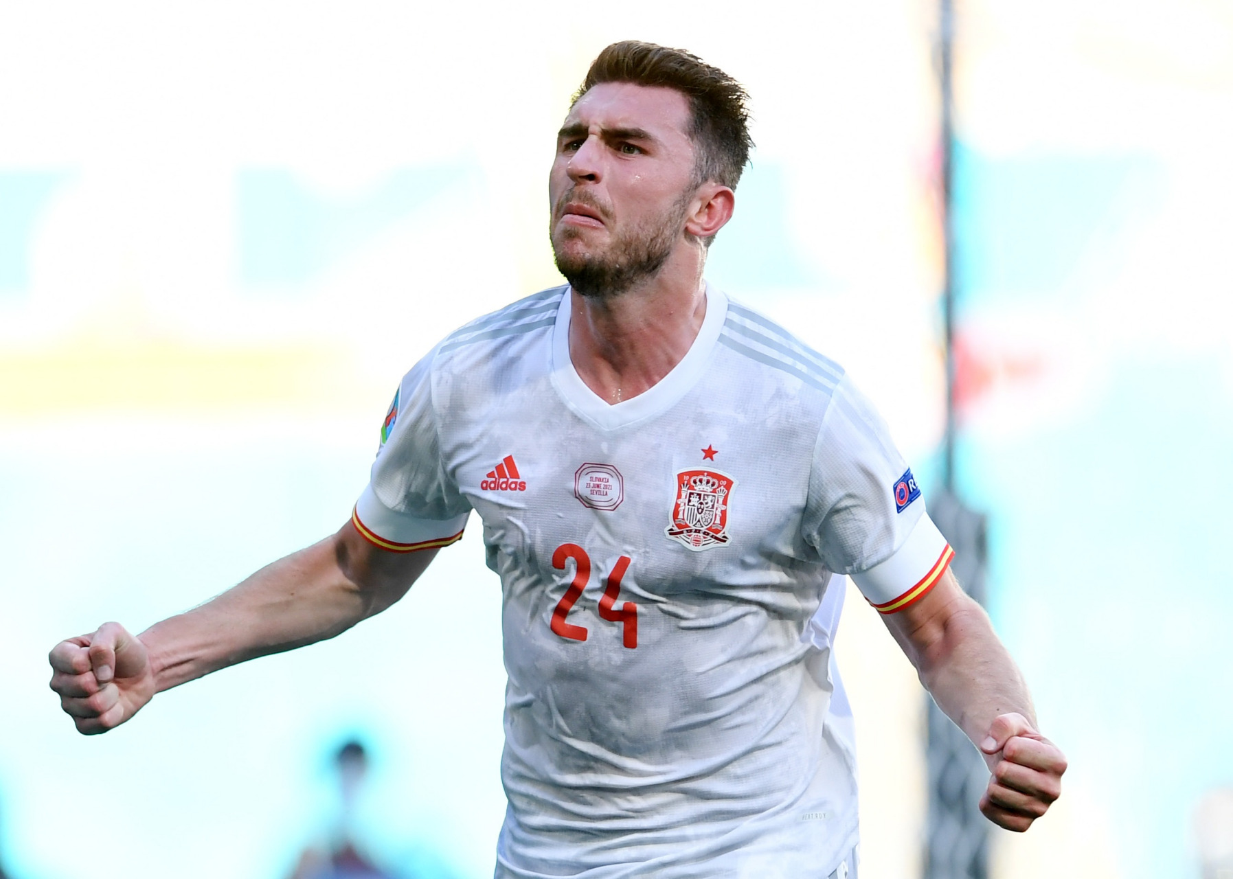 门将乌奈西蒙,后防线有格里马尔多和卡瓦哈尔,中后卫拉波尔特搭档勒