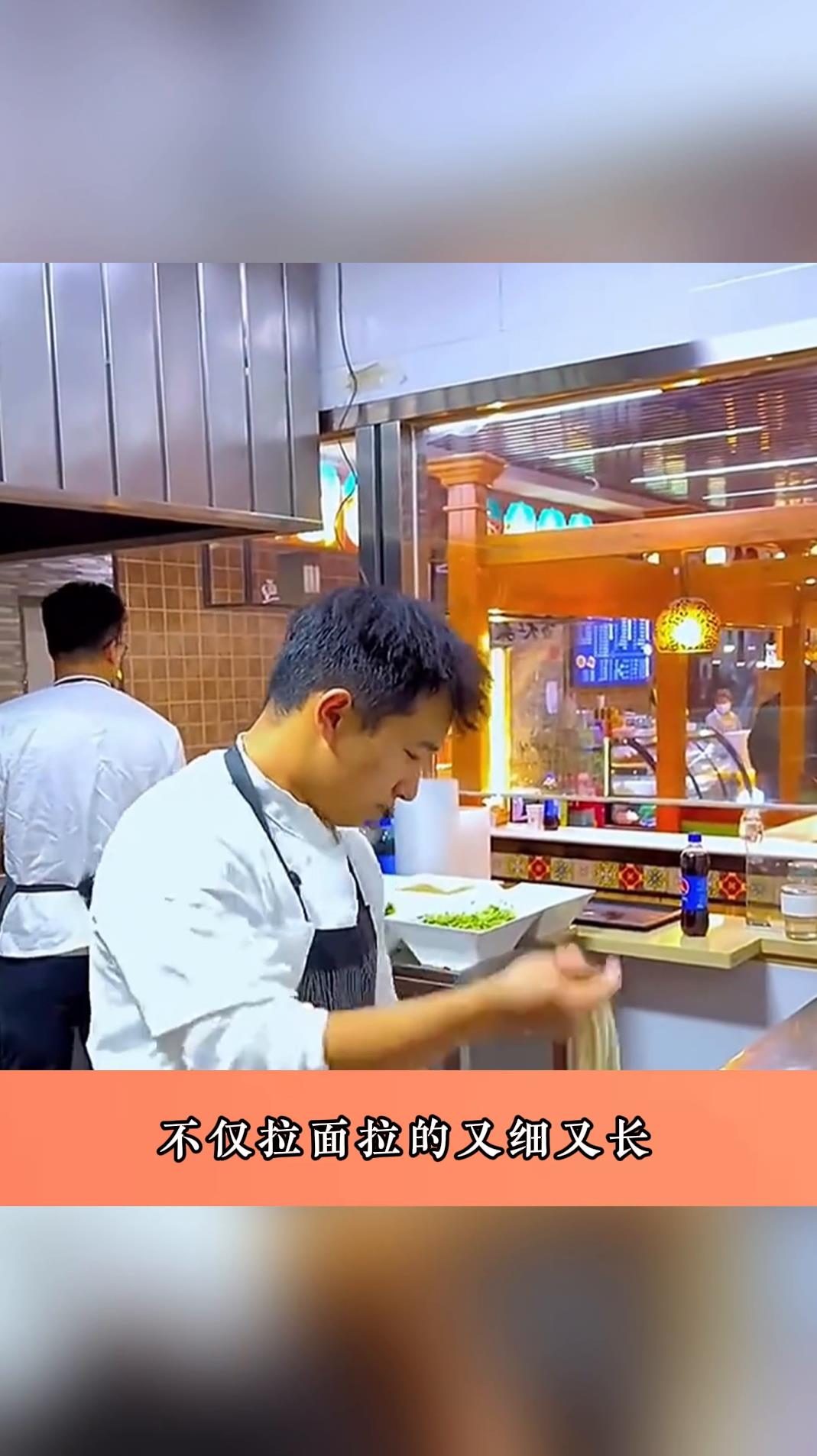 拉面师傅技术逆天拉面甩面样样精通这手艺简直绝了