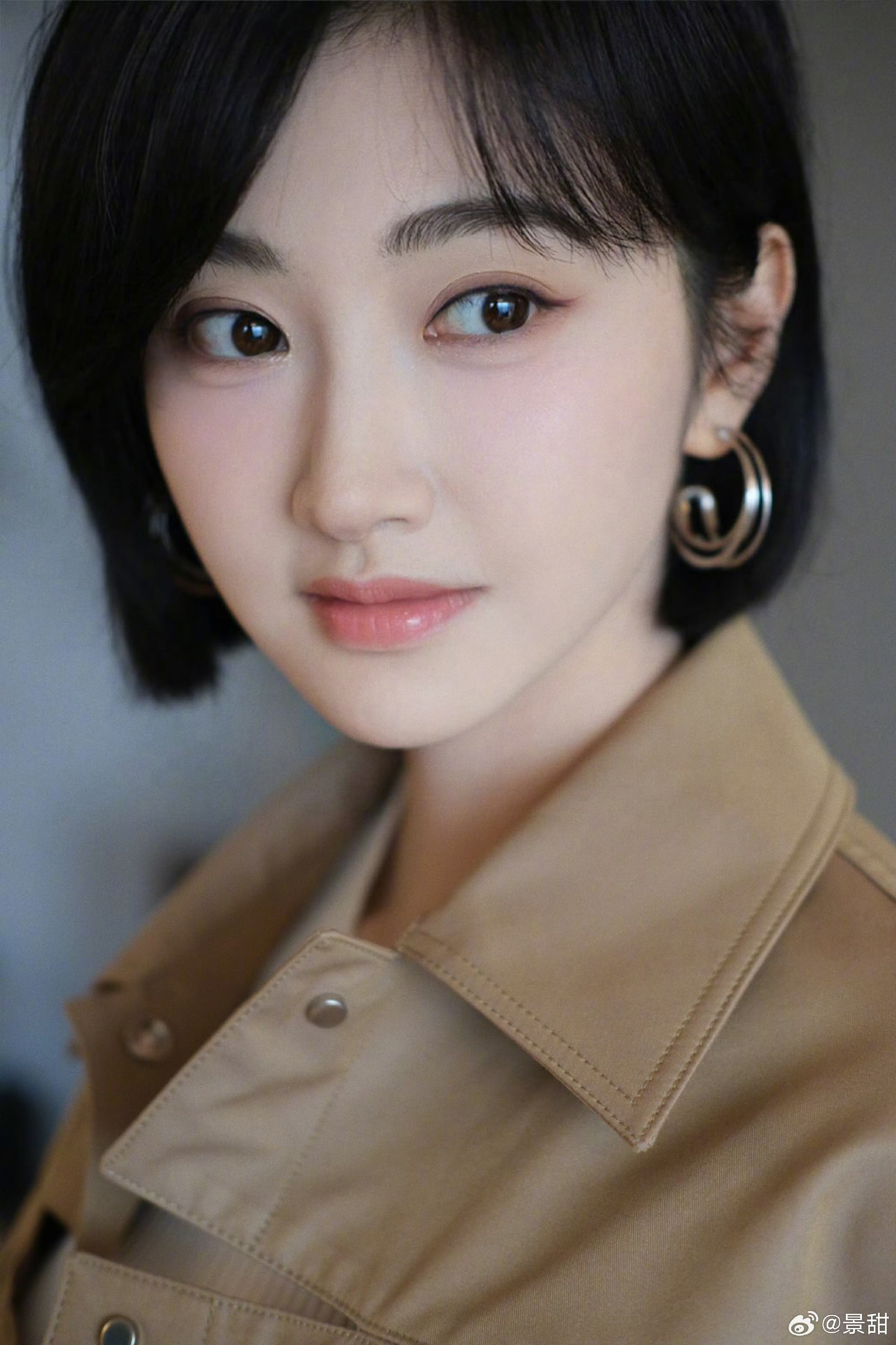 还是潮流短发显脸小新发型温柔又妩媚女人味十足明星艺人越来越多