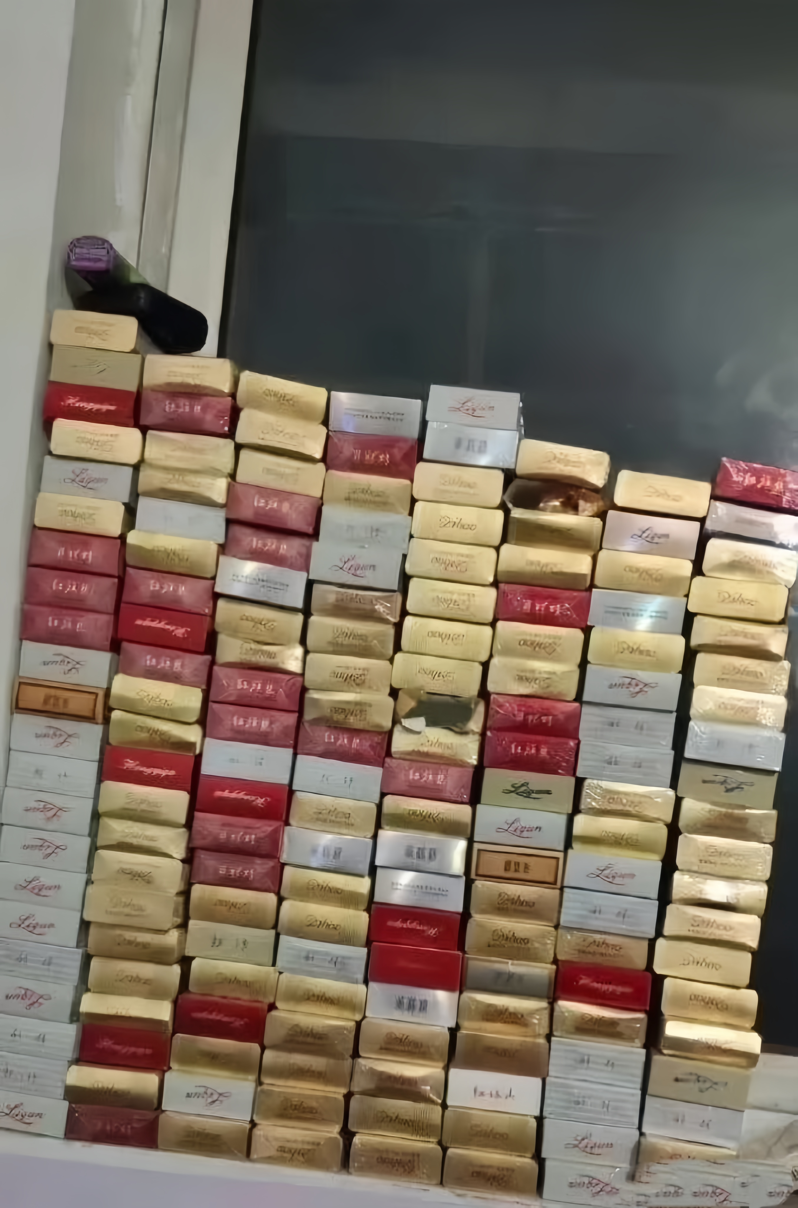 可为什么留下的却只有满嘴的苦涩和那寂寞的味道.