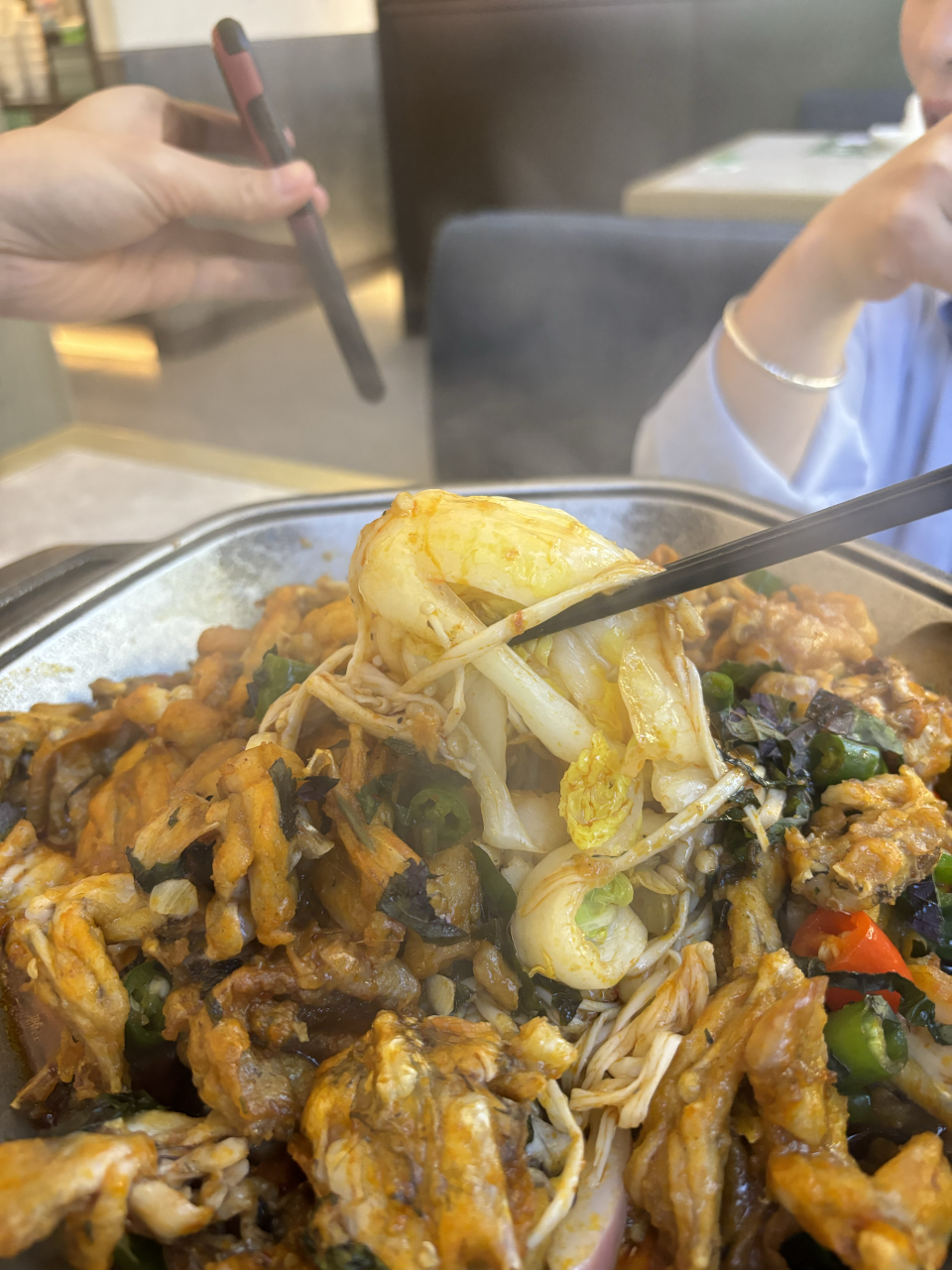 美食# 南宁三街两巷吃牛蛙套餐,99元一份,米饭可以无限吃!