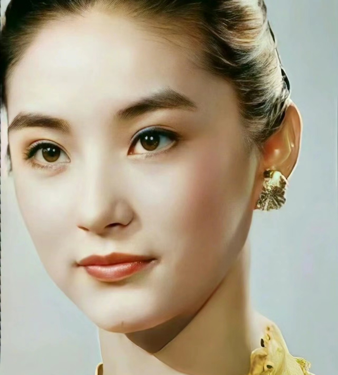 年轻时候的林青霞惊为天人的美貌,百年难遇的骨相美女