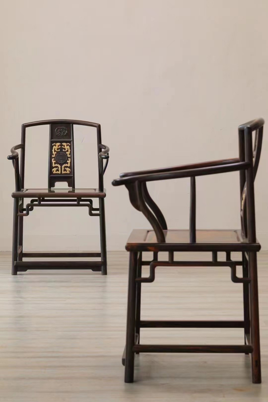 大红酸枝独板官帽椅