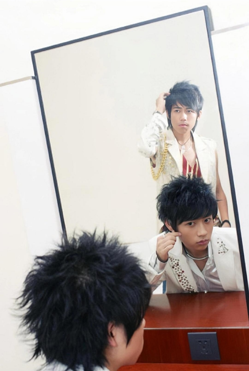 陈楚生苏醒魏晨张杰早期写真,07快男全国四强,当年的选秀鼻祖,相信