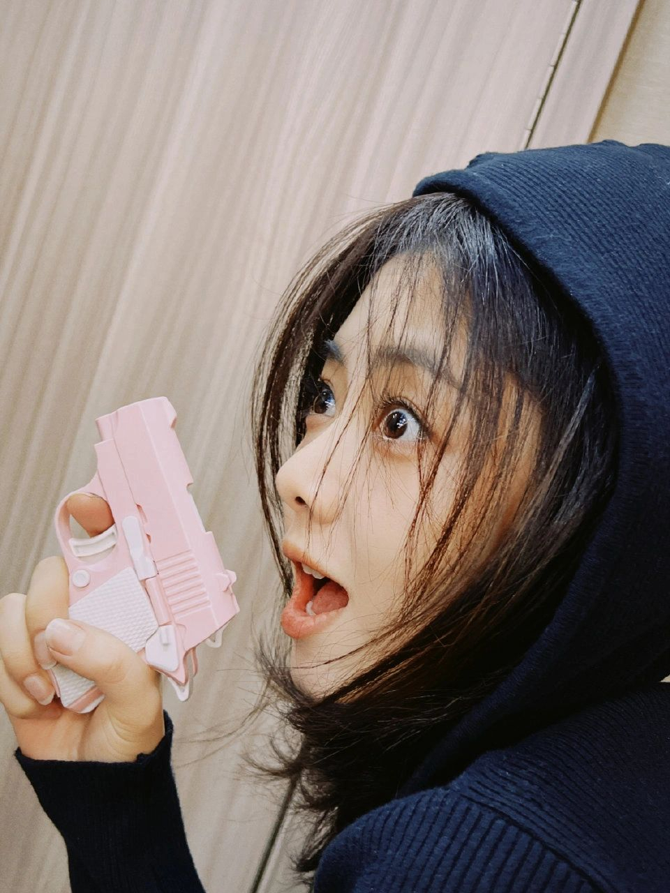 谭松韵:反差萌女神  松韵宝宝化身酷girl?反差魅力太迷人!