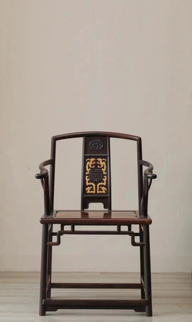大红酸枝独板官帽椅
