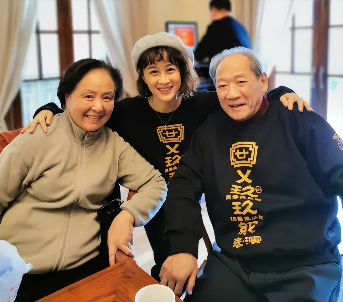 回顾女星李芸父亲和伯父都是知名演员结婚又离婚二嫁小提琴家