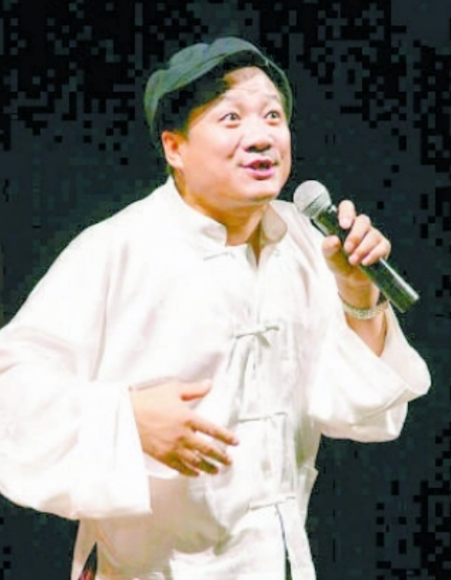 回顾演员唐鉴军走红后拒绝抛弃不孕妻子今一家四口其乐融融