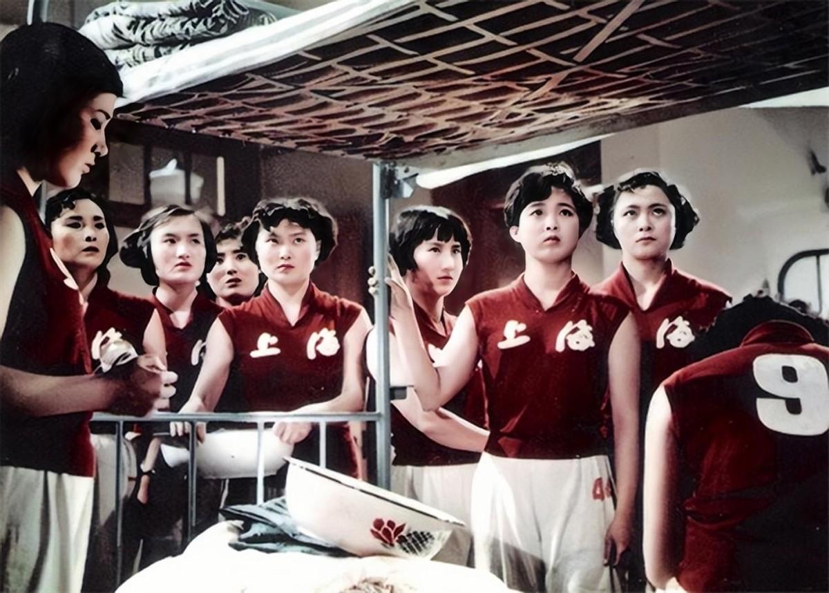 回顾徐大雯嫁给谢晋一生悲苦4个子女3个智障临终仍放不下儿子