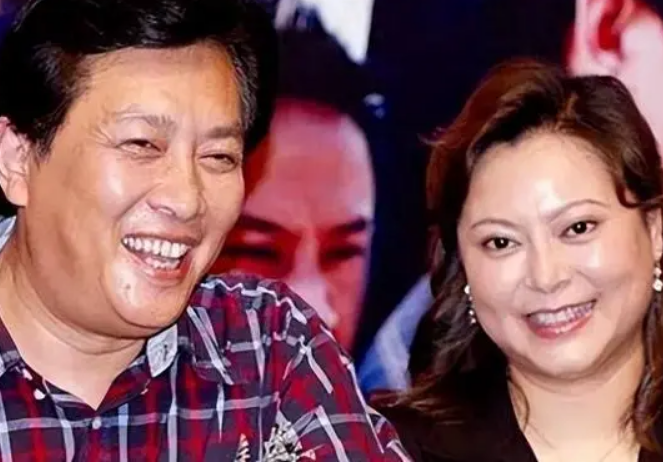 回顾唐国强女儿唐莉母亲悲惨离世后选择原谅父亲不喊壮丽母亲