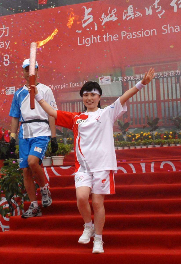 回顾央视主持人李瑞英风光背后有心酸儿子坠楼当天依旧坚守岗位