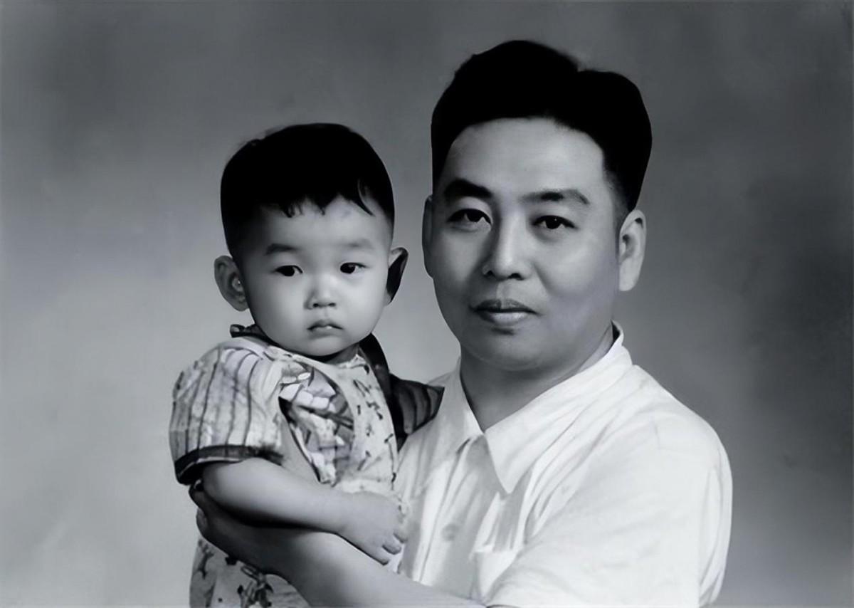 吴欢,新凤霞与吴祖光之子.那么疑问来了,吴欢是谁?