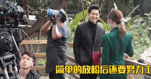 随后,两人联手主演了电视剧《爱上北斗星男友》,并在其中扮演了真实的