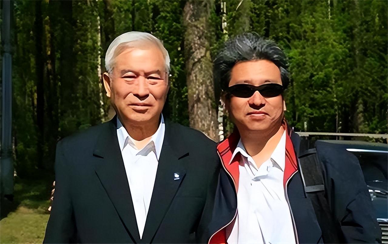 回顾高岗长子高毅和妻子在家里主要说俄语一生不得意却知足感恩