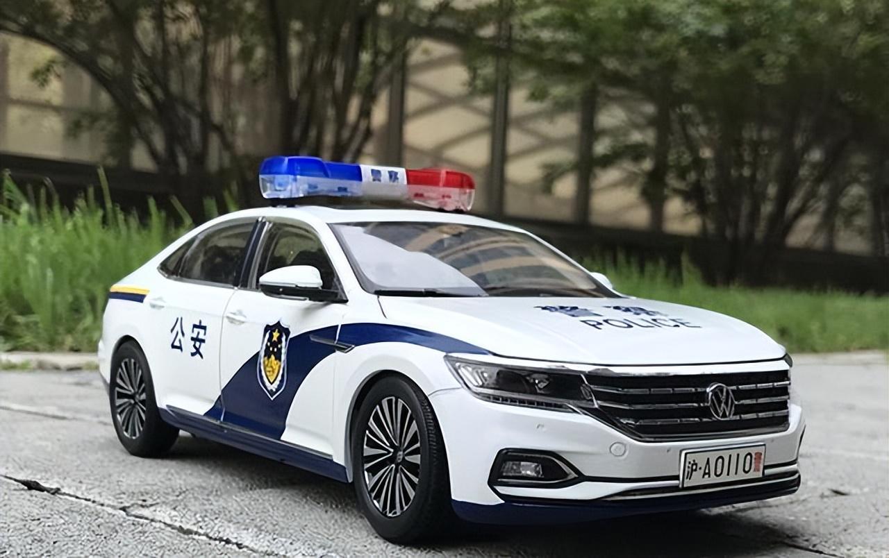 日常生活中,我们经常可以听到的警笛有三种,就是消防车,救护车和警车