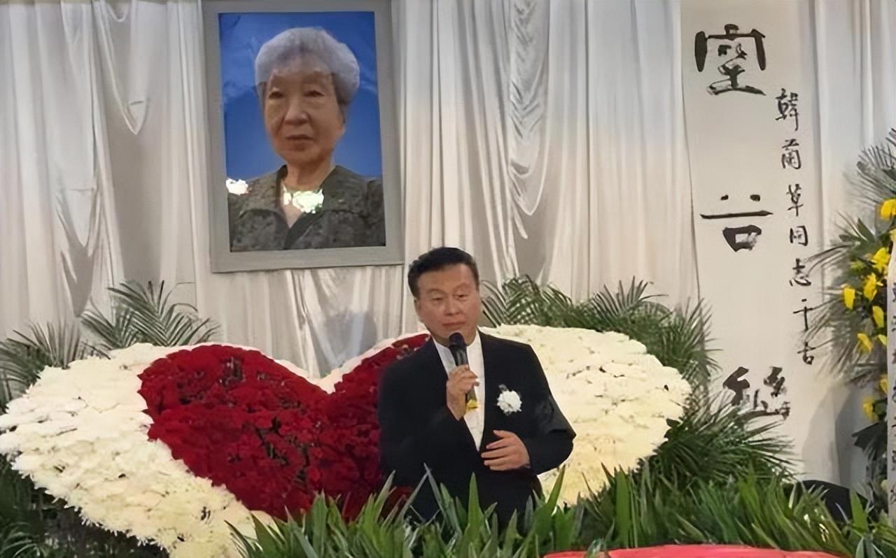 回顾张泽群:母亲去世,妻儿远在美国没有回来,孤独一人