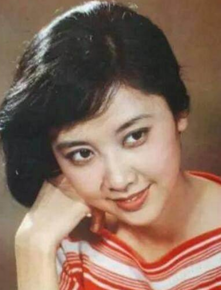 回顾演员朱琳嫁圈外丈夫结婚43年无儿无女71岁依旧坚持丁克