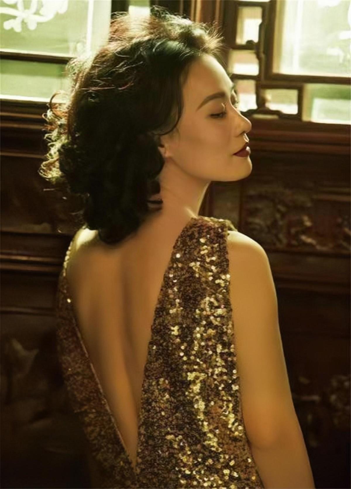 回顾邬君梅被日本巨星抛弃嫁二婚好莱坞导演57岁被宠成公主