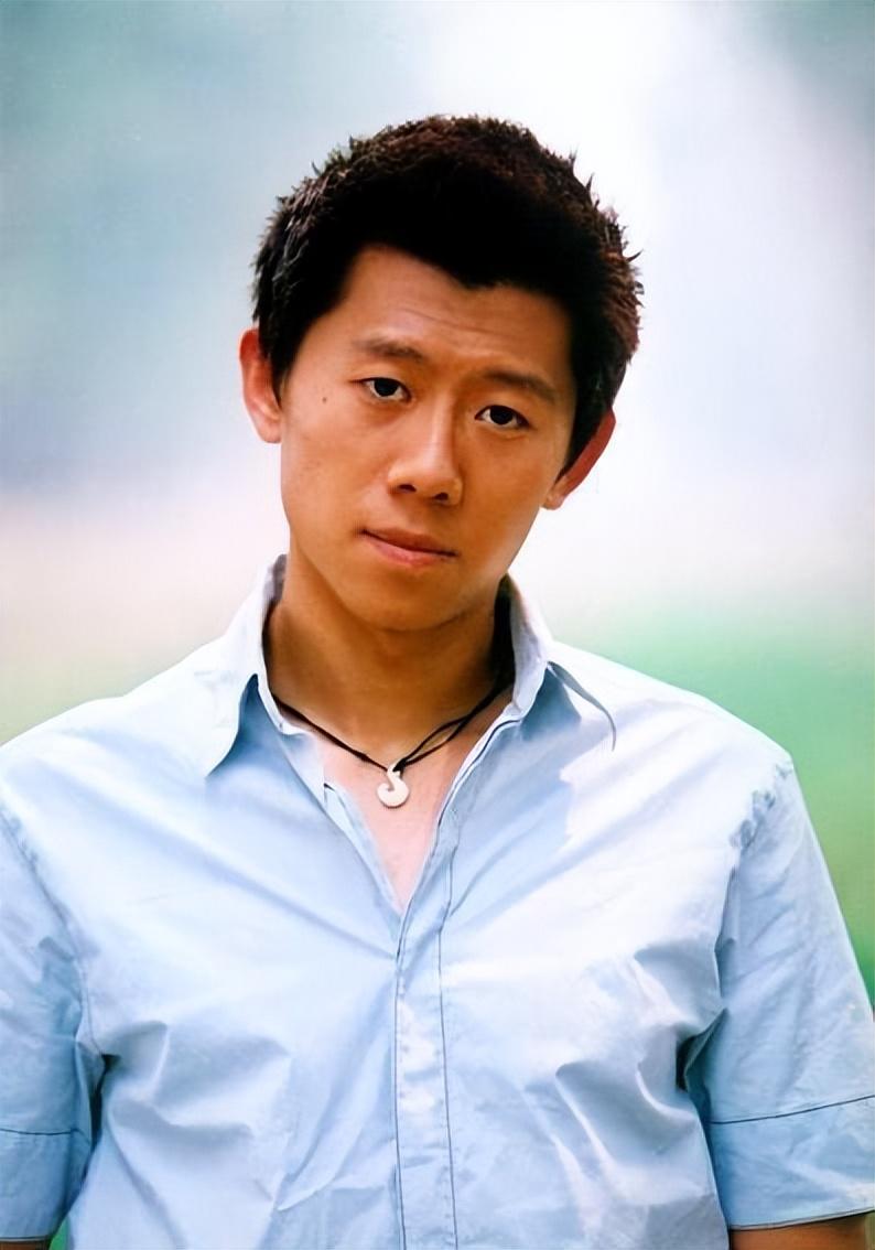 回顾夏雨结婚不邀请父亲婚后与母亲明算账妻子袁泉感到心疼