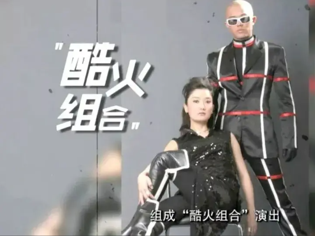 回顾凤凰传奇曾毅玲花人气悬殊很大为何能坚持55分账24年