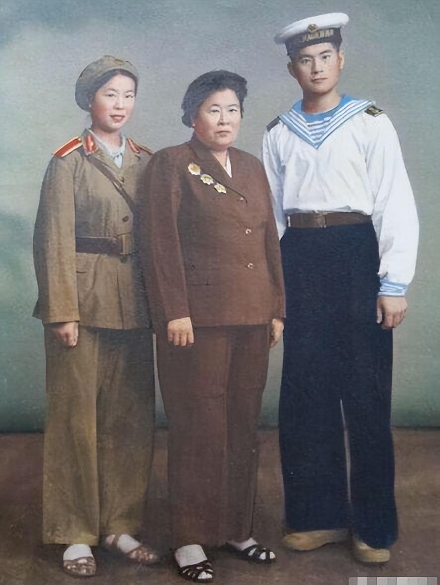 我军一位女排长出身武当一双铁拳许世友都难挡最后活到103岁