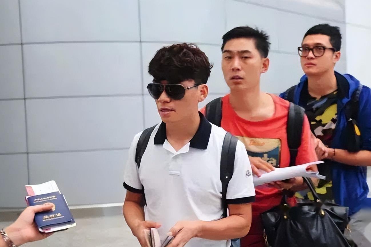 宋喆现身县城发廊近照曝光变瘦引来瞩目