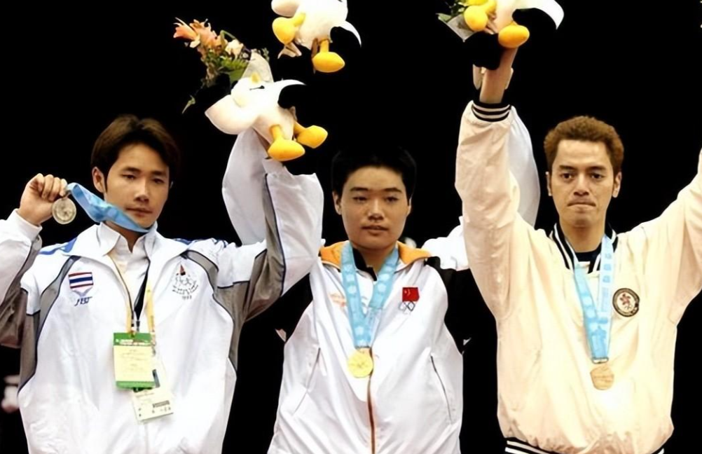 回顾台球天才丁俊晖母亲55岁因癌离世他娶大6岁女记者为妻