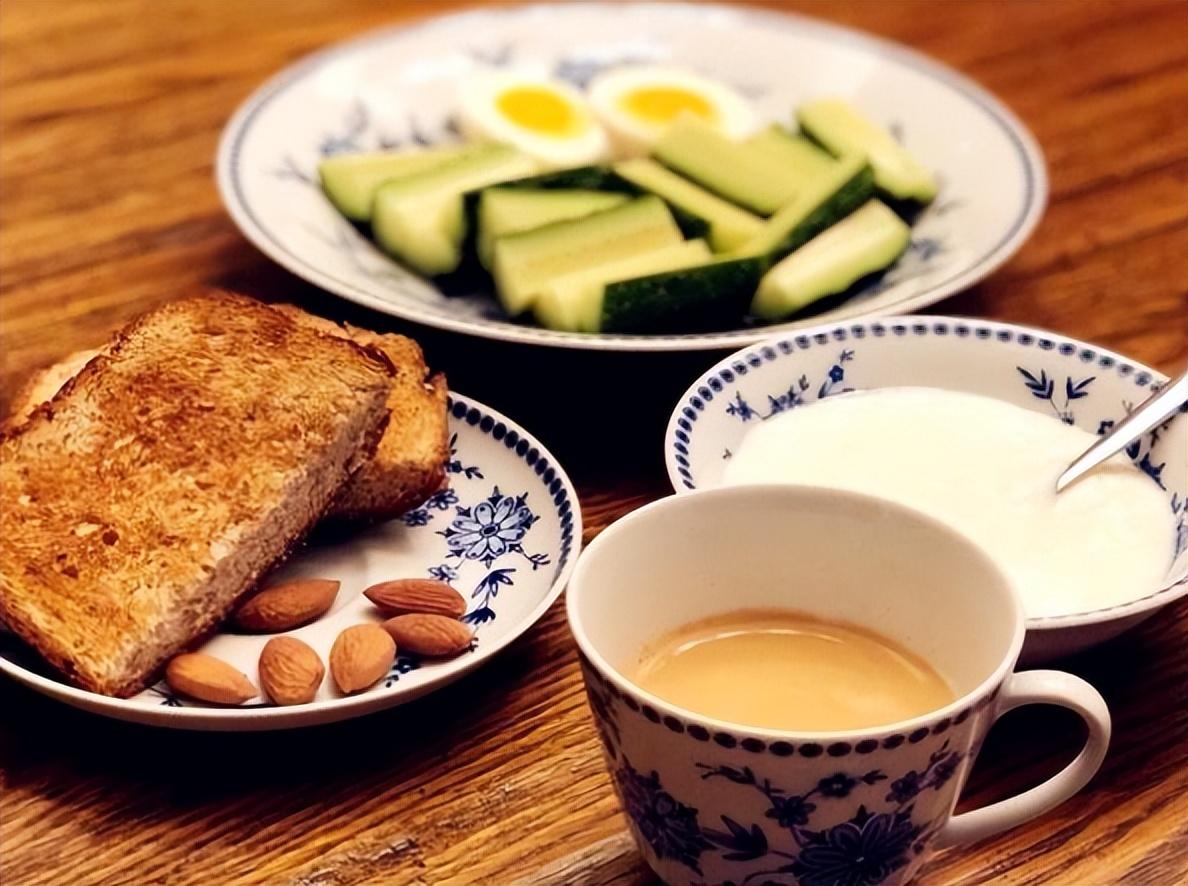 回顾:早餐吃得早,疾病不来找!研究发现:吃早餐别晚于