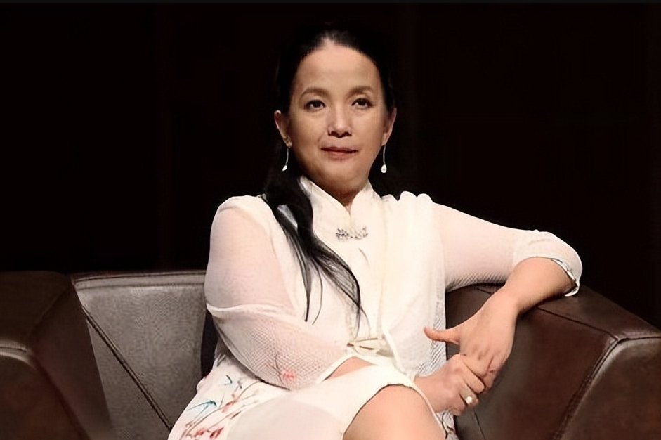 回顾演员张丰毅对吕丽萍和儿子漫不经心将小12岁的霍凡宠成宝