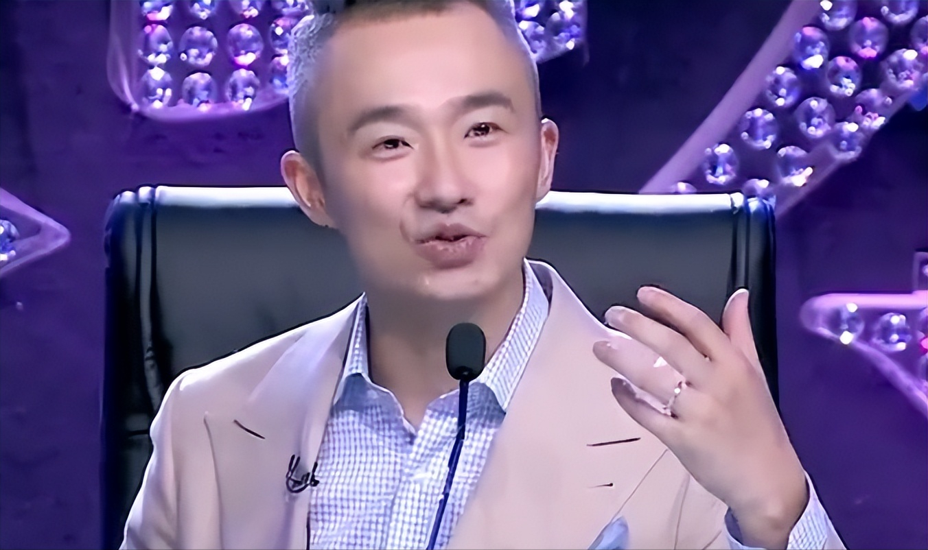 初次登上舞台的沙鸥没有丝毫的怯场,并且带着自己两个可爱的孩子为