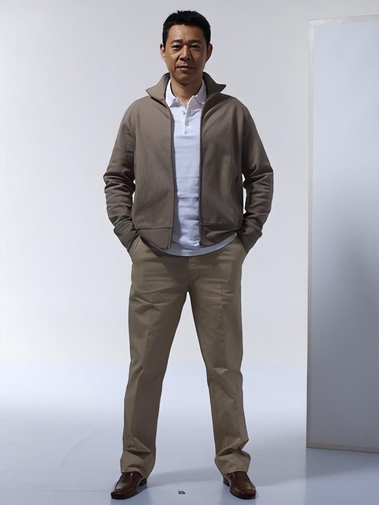 回顾张丰毅对前妻冷漠二婚娶小12岁霍凡29年未生子女被宠成宝