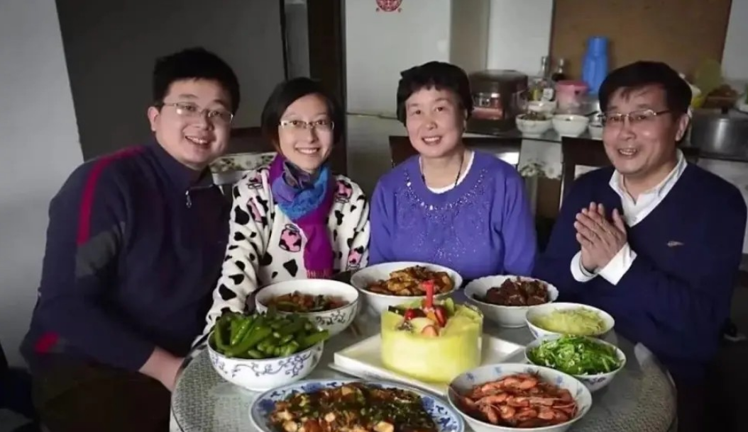 医生再次检查后告诉韩诗俊,张丽君患上了高度恶性的胰腺印戒细胞癌