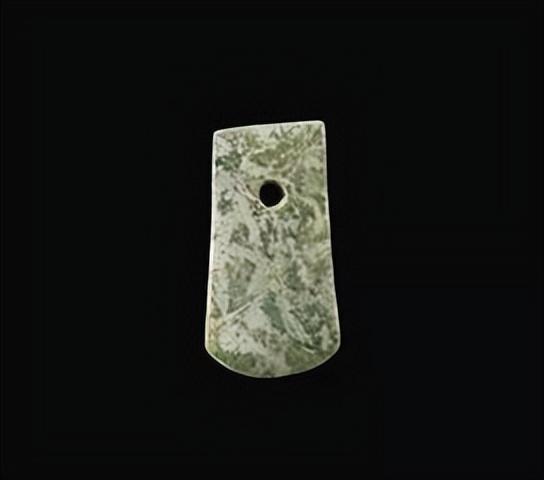 我在收破烂时收到一个才不刀石过路的男子看到后三万卖给我