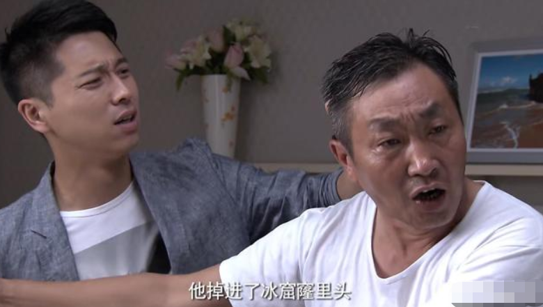 在黑龙江的一户农村家庭里,随着一声啼叫一个婴儿呱呱坠地,他就是杜源