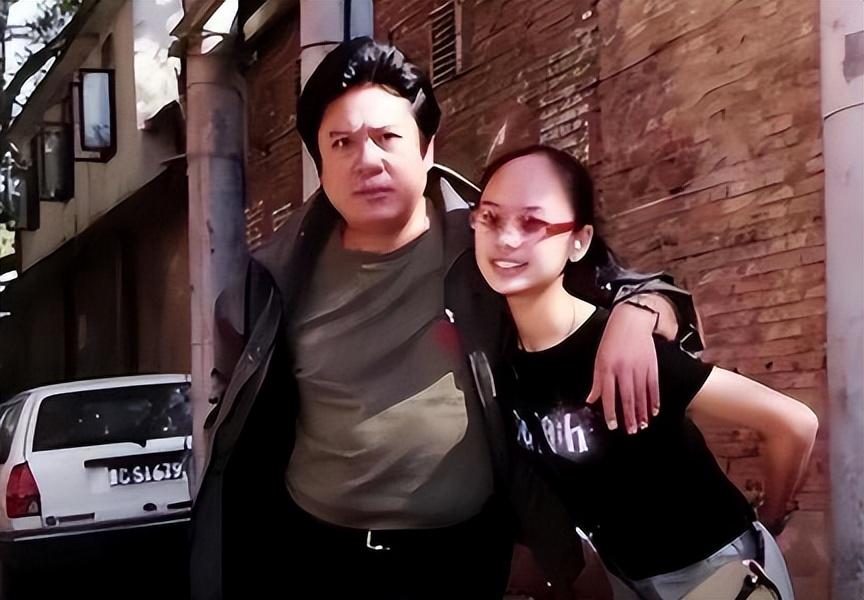 回顾张潮再婚娶小20岁娇妻62岁又做父亲大女儿也是知名演员