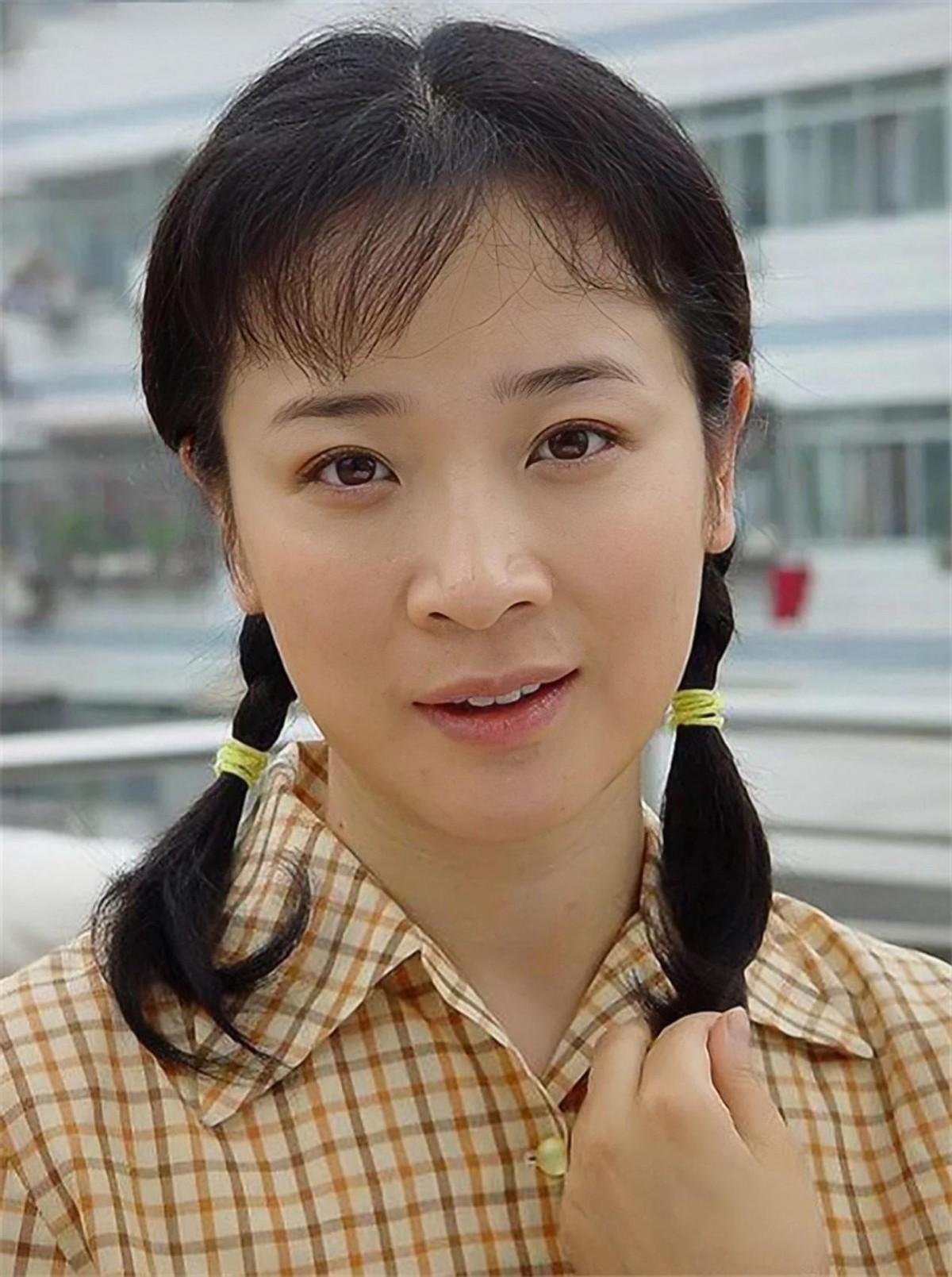 回顾导演刘惠宁娶大3岁陈小艺妻子屡传绯闻坐轮椅也不离婚