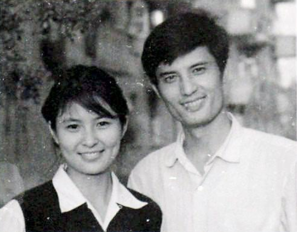 回顾80年代当红女星李羚:与初恋老公恩爱38年,无儿无女也幸福
