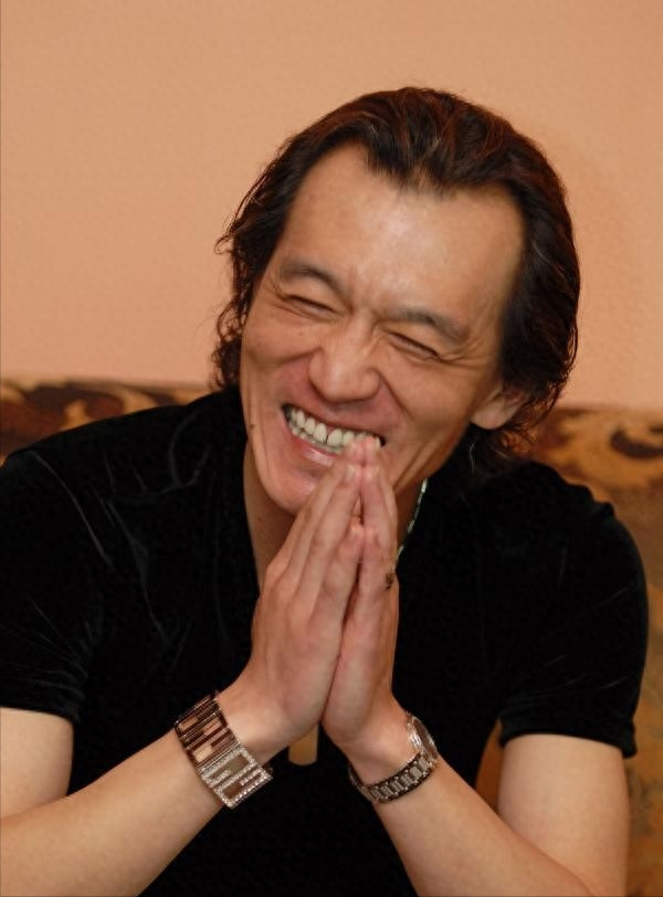 回顾李咏时隔5年死因被揭开不是去美国享福怕年迈父母担心