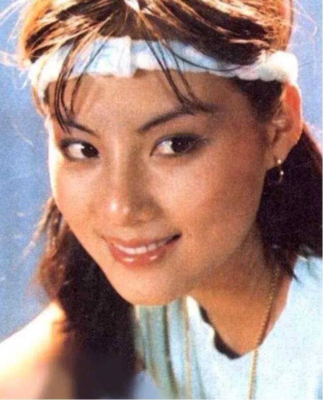 1995年女明星乐韵跳下13楼母亲不闻不问拒绝参加葬礼