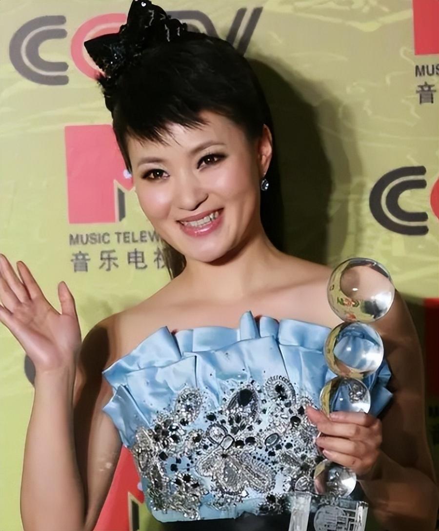 2023年11月,雷佳在国家大剧院表演了民族歌剧《映山红》.
