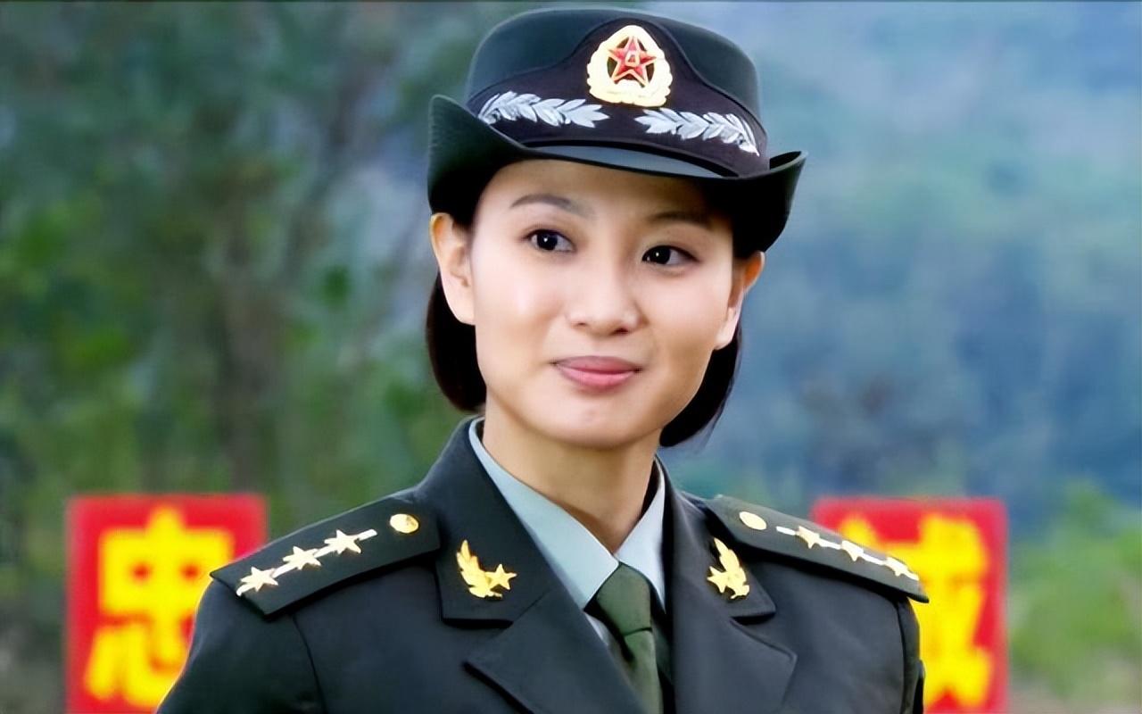 回顾美女军花侯梦莎和吴京搭档出演军旅剧走红现幸福美满