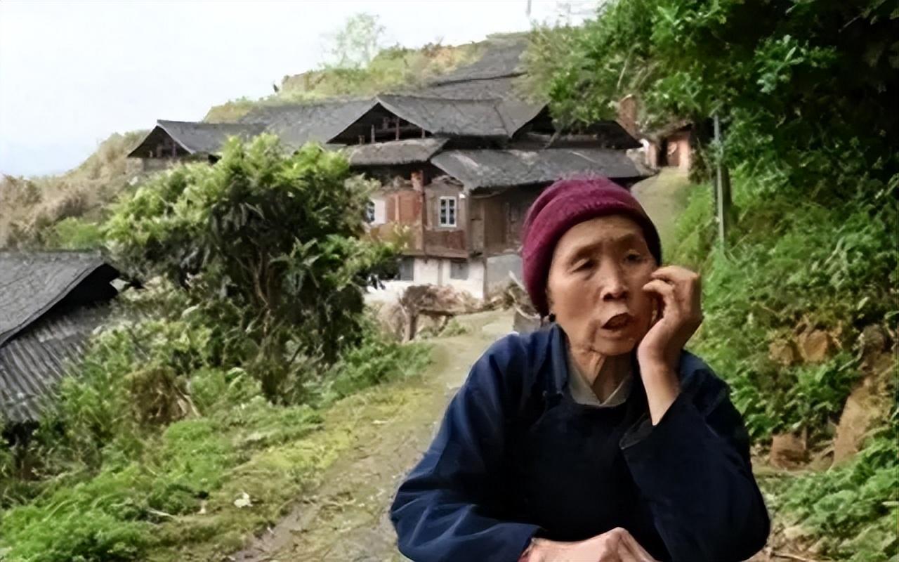 石爽人是坪阳乡最著名的"转世人"之一,1960年,她出生在一个普通的农家