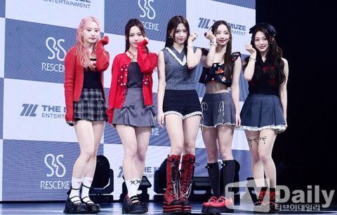 新女团rescene出道showcase甜美校园风