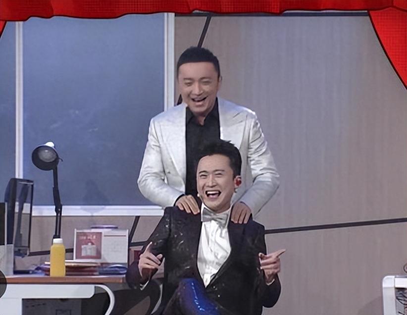 回顾主持人杨帆娶平凡妻子生下两个女儿日子过得有滋有味