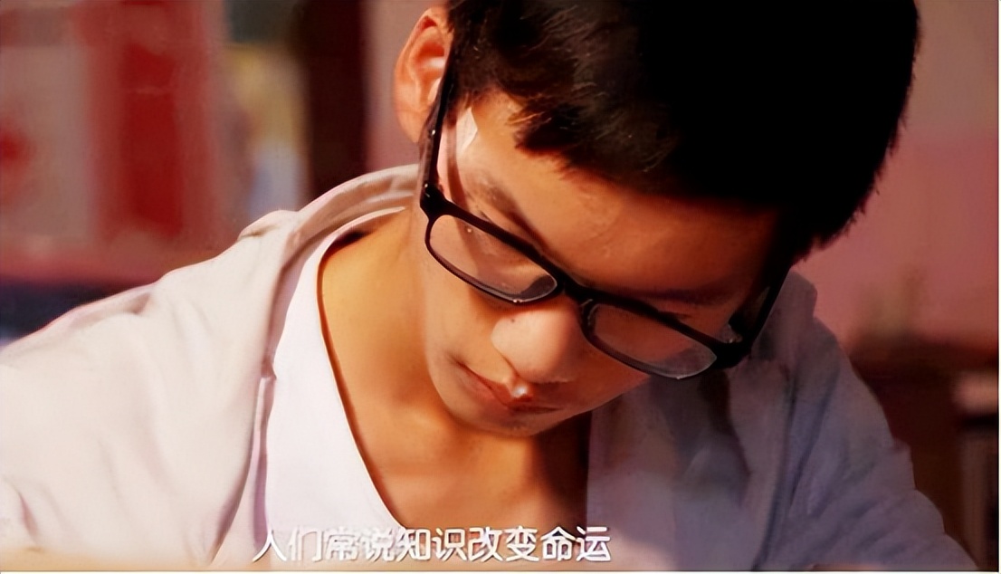 "搬砖男孩"林万东高考713分,称上清华不如搬砖,如今咋样了