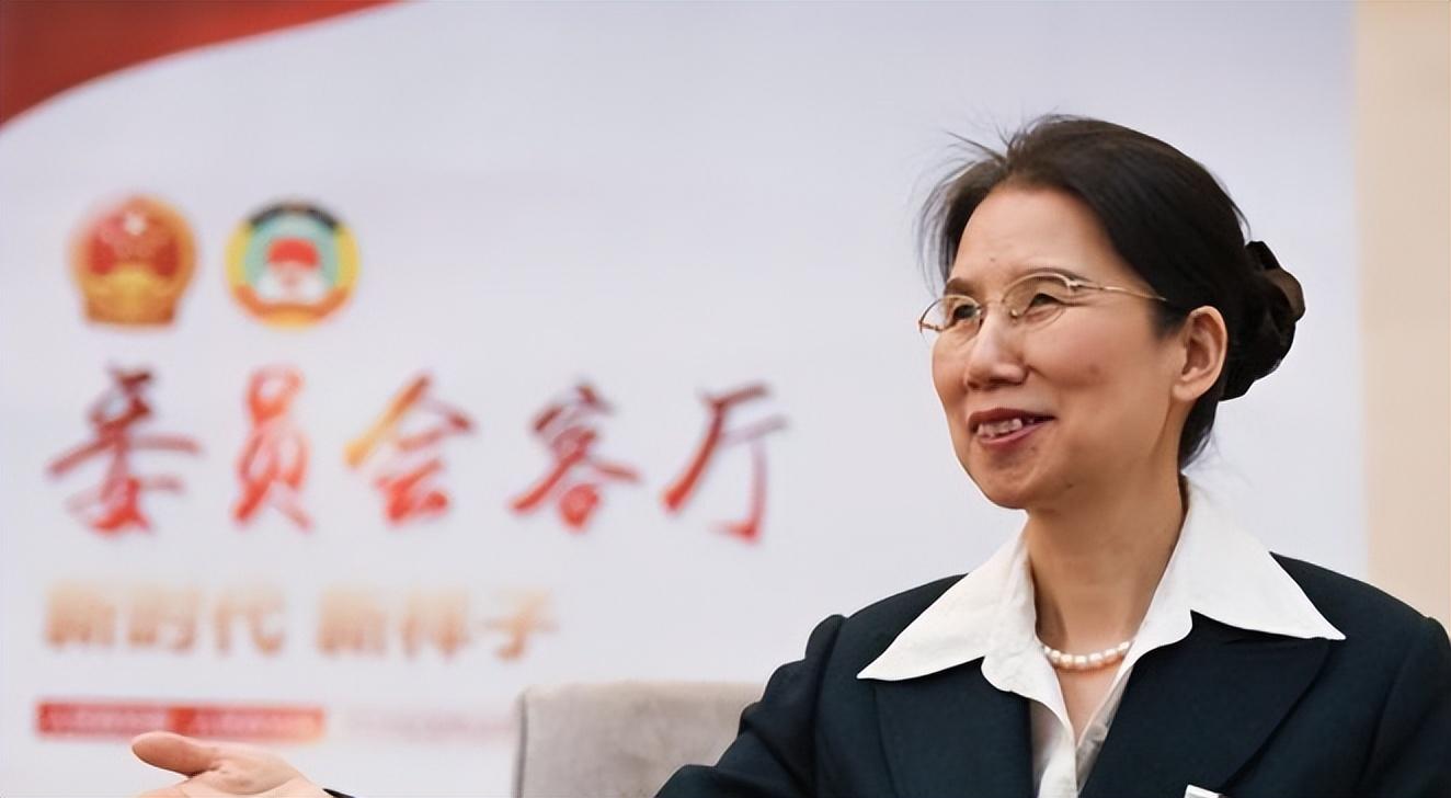 回顾中科院教授杨佳29岁失明被丈夫孩子抛弃8年后她逆风翻盘