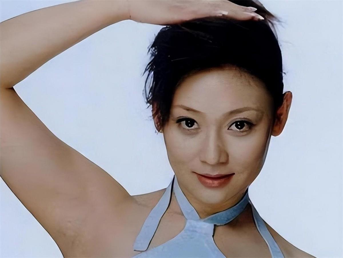 回顾陈坚红名模出身身价过亿嫁浪子王志文受尽欺负也不放弃