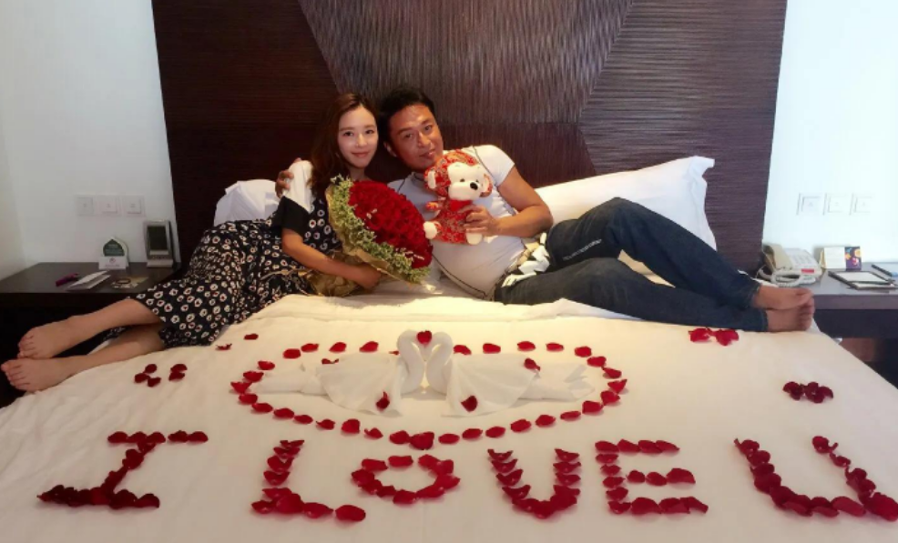 回顾演员吴佳尼当初不顾父母反对嫁大21岁马景涛今她还好吗