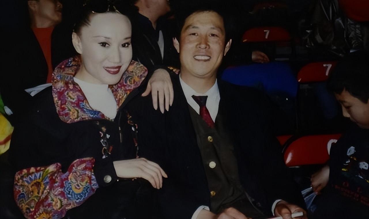2001年41岁的健美女皇马华突然离世死前身上出现大片红紫斑痕