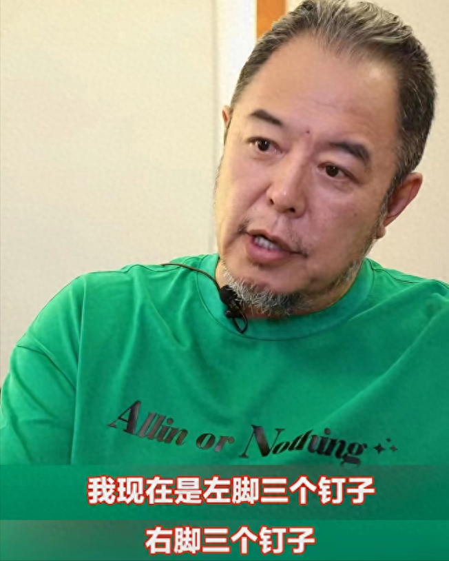 回顾张铁林三个孩子三个妈加入英国国籍66岁脚里安6个钢钉